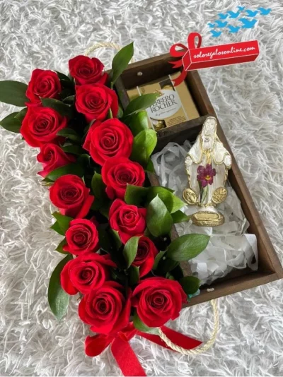Detalle con flores, virgen de cerámica, es el regalo para mamá, ideal para celebrar el día de la madre.